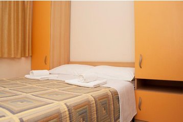 Horvātija Privát Komarna, Eksterjers